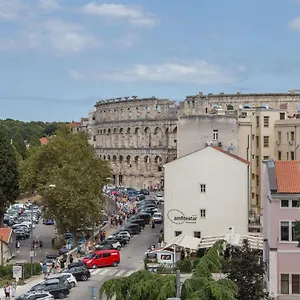 Sylvia Center , Pula Croacia